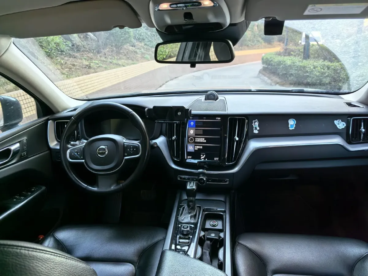 2018 Volvo XC60 2.0T 254HP L4 8AT,autocango,china used car exporter,china ev exporter,chinese used car exporter,chinese used ev exporter