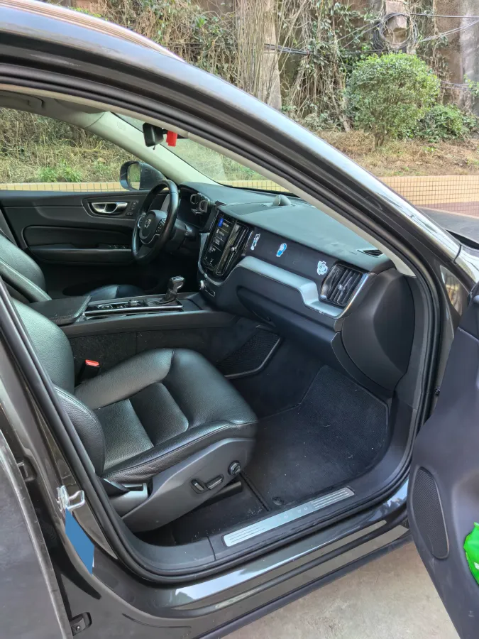 2018 Volvo XC60 2.0T 254HP L4 8AT,autocango,china used car exporter,china ev exporter,chinese used car exporter,chinese used ev exporter