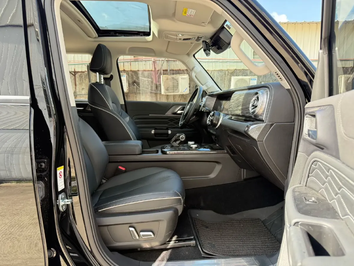 2021 Tank 300 2.0T 227HP L4 8AT,autocango,china used car exporter,china ev exporter,chinese used car exporter,chinese used ev exporter