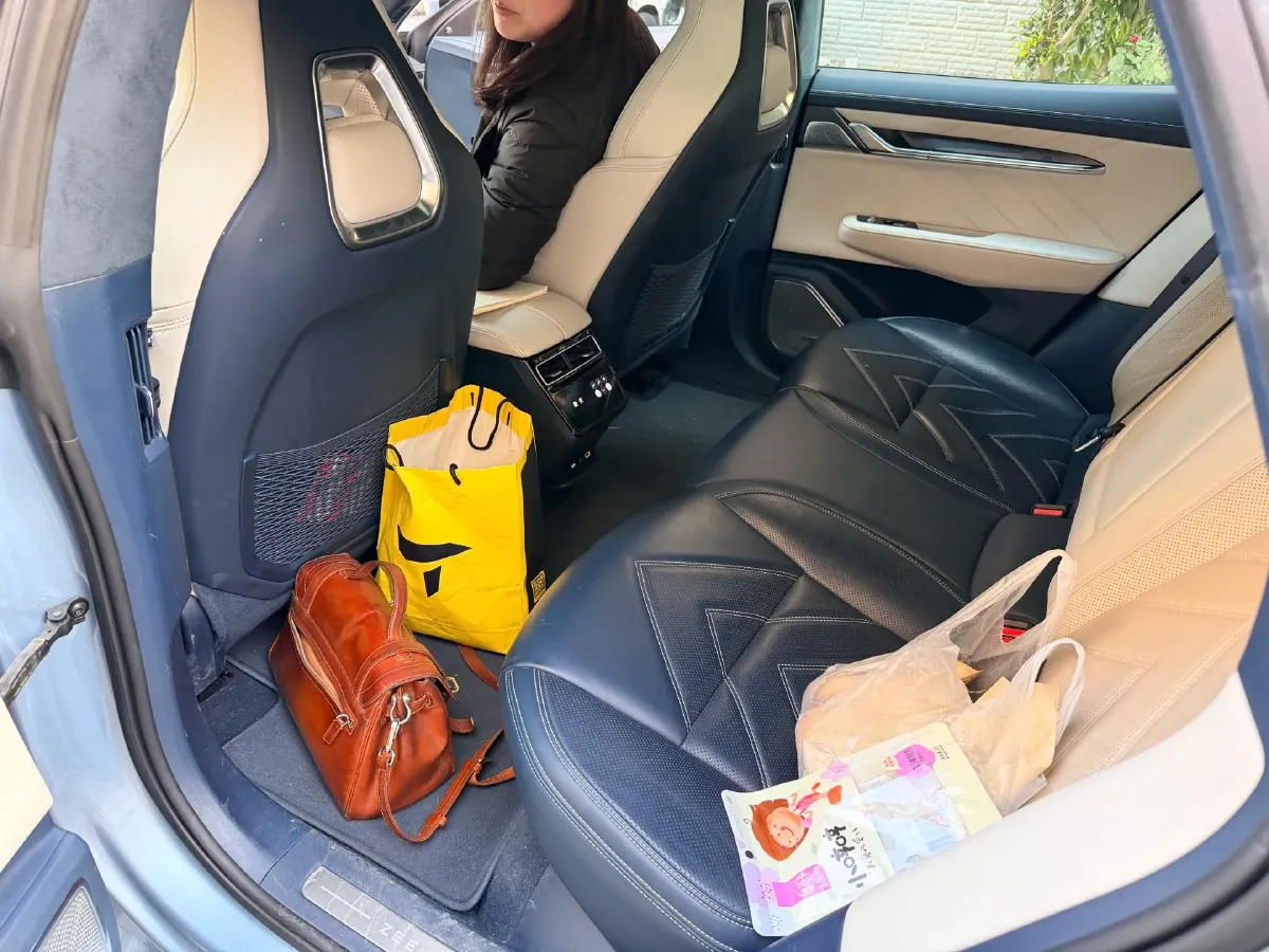 2023 Zeekr 001 BEV 100KWH,autocango,china used car exporter,china ev exporter,chinese used car exporter,chinese used ev exporter