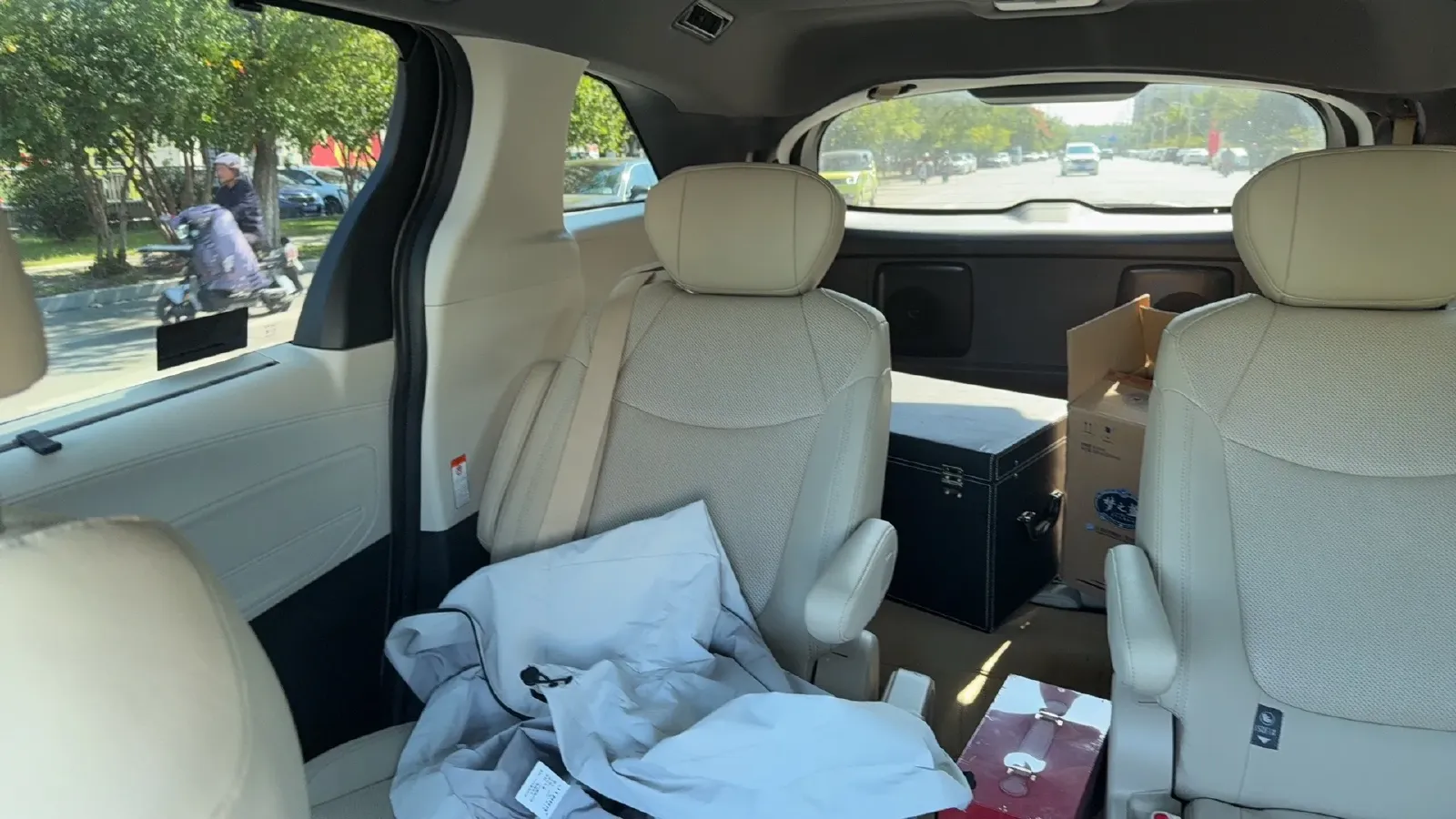 2022 Toyota Granvia 2.5L 192HP L4 E-CVT Hybrid,autocango,china used car exporter,china ev exporter,chinese used car exporter,chinese used ev exporter