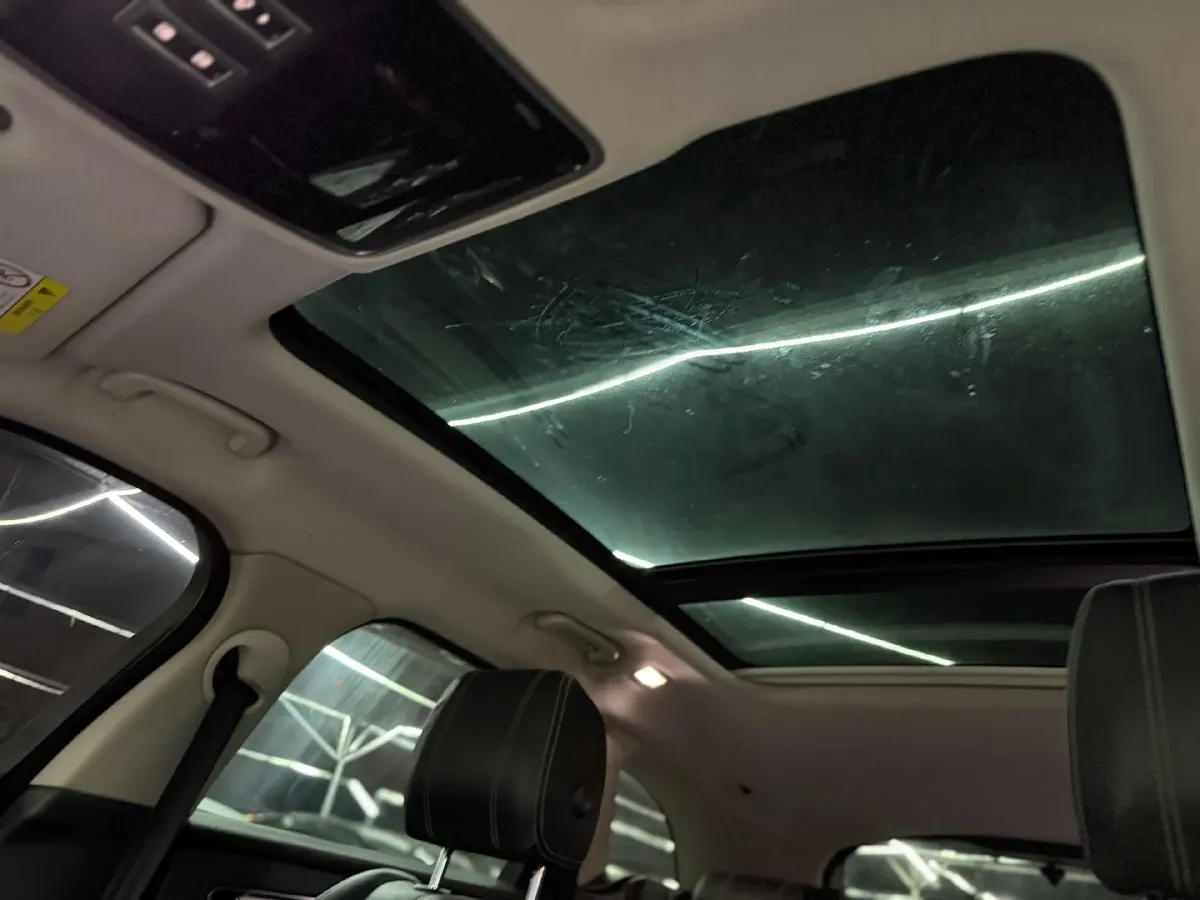 2018 Land Rover Range Rover Velar 2.0T 250HP L4 8AT,autocango,china used car exporter,china ev exporter,chinese used car exporter,chinese used ev exporter