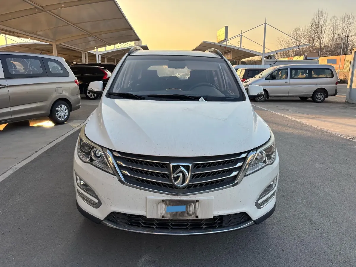2016 BaoJun 560 1.5T 150HP L4 6MT,autocango,china used car exporter,china ev exporter,chinese used car exporter,chinese used ev exporter