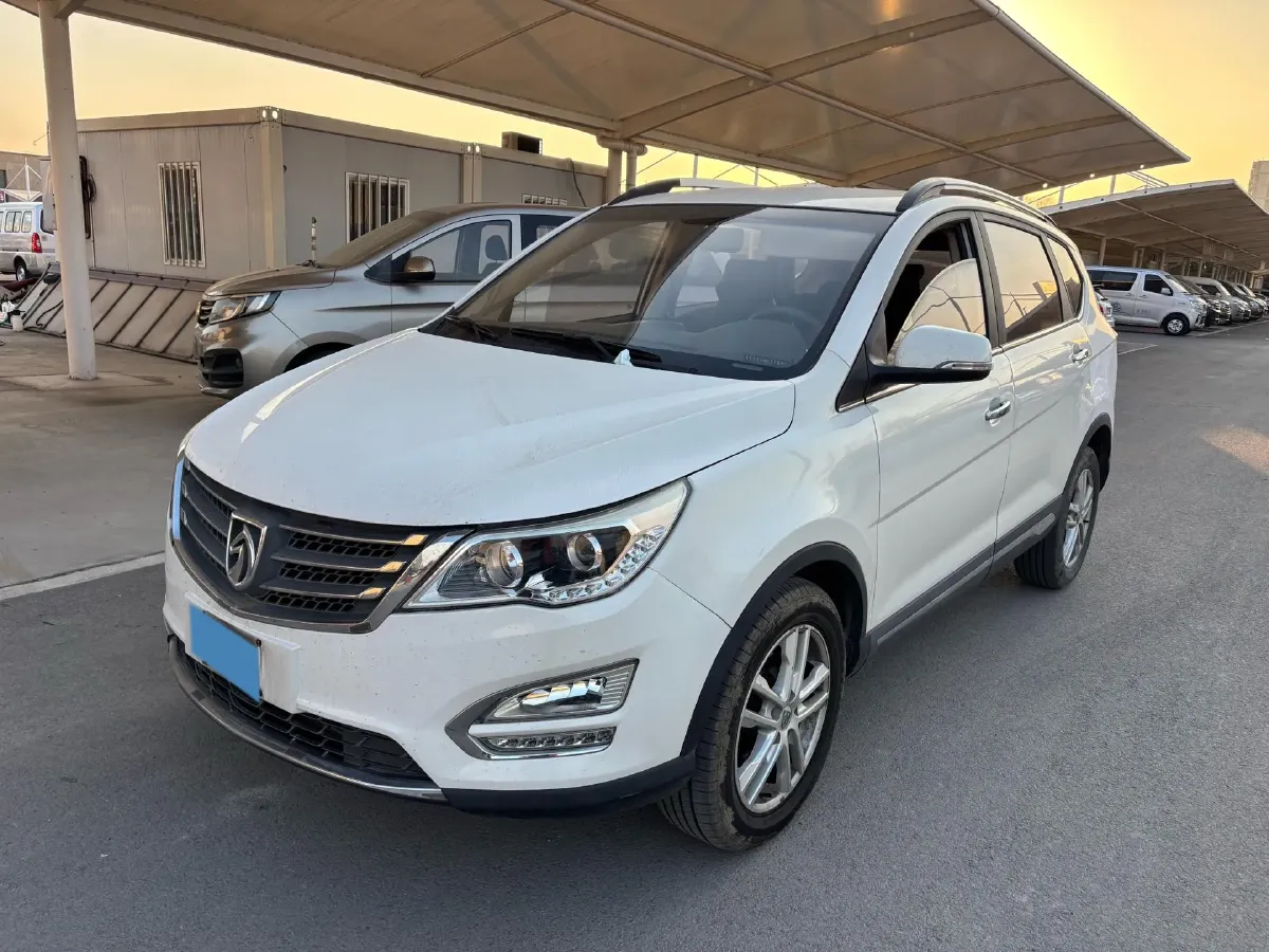 2016 BaoJun 560 1.5T 150HP L4 6MT,autocango,china used car exporter,china ev exporter,chinese used car exporter,chinese used ev exporter