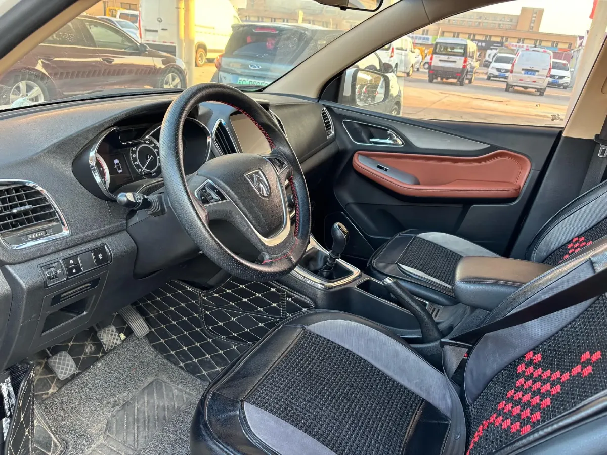 2016 BaoJun 560 1.5T 150HP L4 6MT,autocango,china used car exporter,china ev exporter,chinese used car exporter,chinese used ev exporter