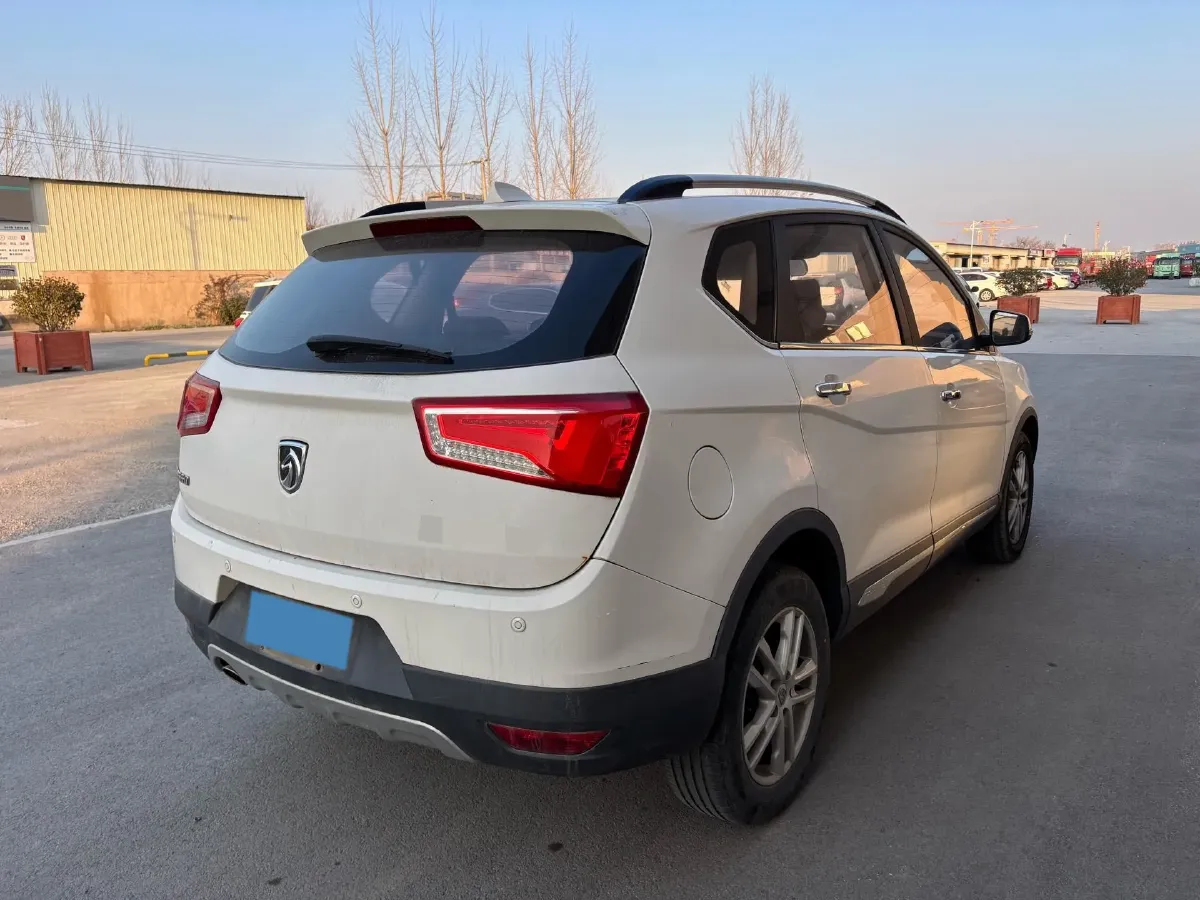 2016 BaoJun 560 1.5T 150HP L4 6MT,autocango,china used car exporter,china ev exporter,chinese used car exporter,chinese used ev exporter