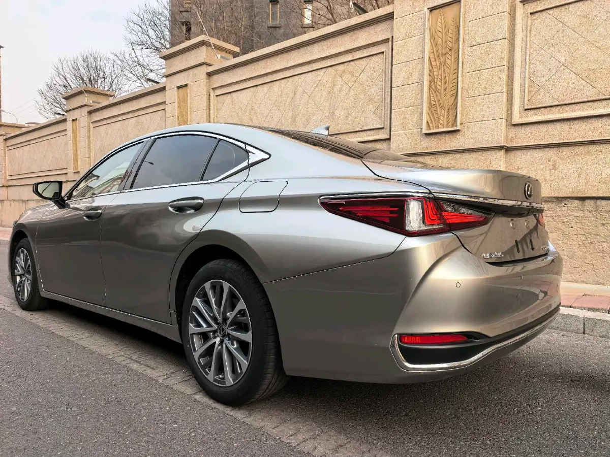 2023 Lexus ES 2.0L 173HP L4 CVT,autocango,china used car exporter,china ev exporter,chinese used car exporter,chinese used ev exporter
