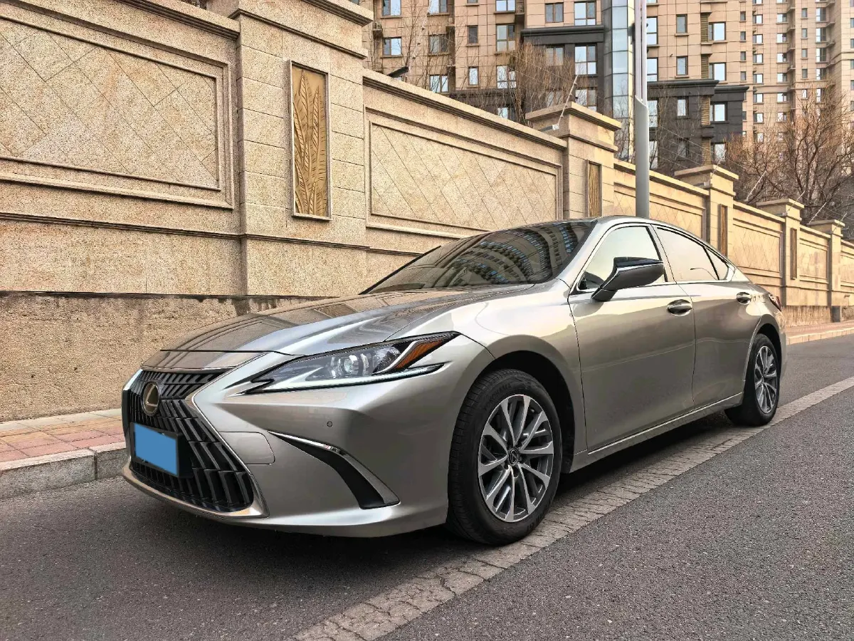2023 Lexus ES 2.0L 173HP L4 CVT,autocango,china used car exporter,china ev exporter,chinese used car exporter,chinese used ev exporter
