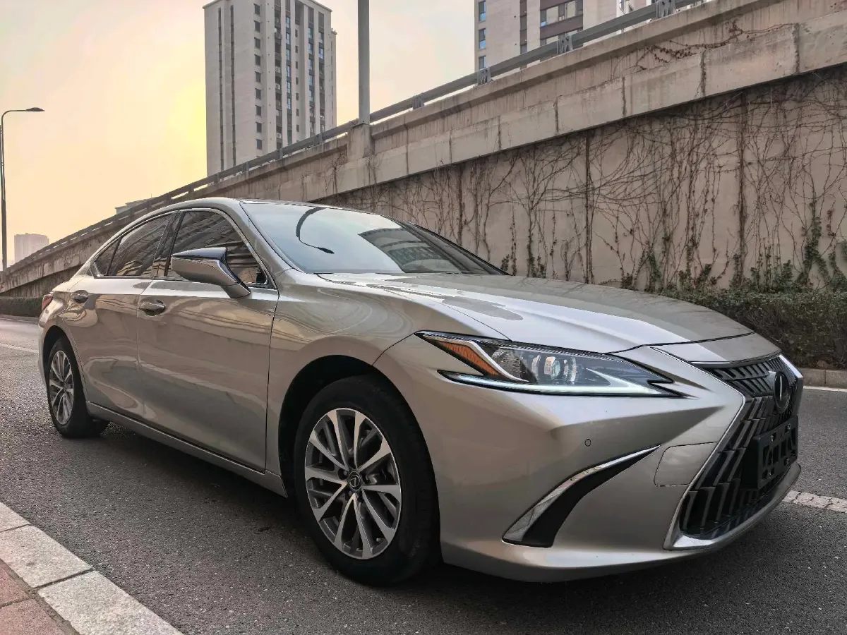 2023 Lexus ES 2.0L 173HP L4 CVT,autocango,china used car exporter,china ev exporter,chinese used car exporter,chinese used ev exporter