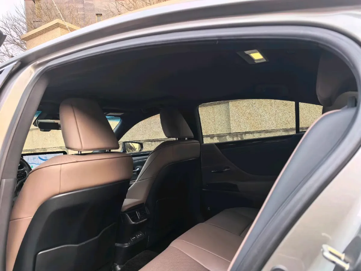 2023 Lexus ES 2.0L 173HP L4 CVT,autocango,china used car exporter,china ev exporter,chinese used car exporter,chinese used ev exporter