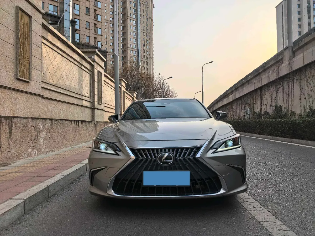 2023 Lexus ES 2.0L 173HP L4 CVT,autocango,china used car exporter,china ev exporter,chinese used car exporter,chinese used ev exporter