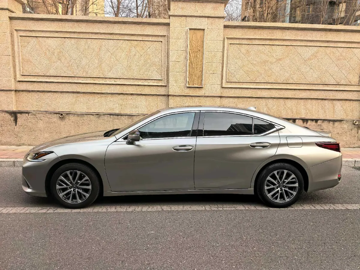 2023 Lexus ES 2.0L 173HP L4 CVT,autocango,china used car exporter,china ev exporter,chinese used car exporter,chinese used ev exporter