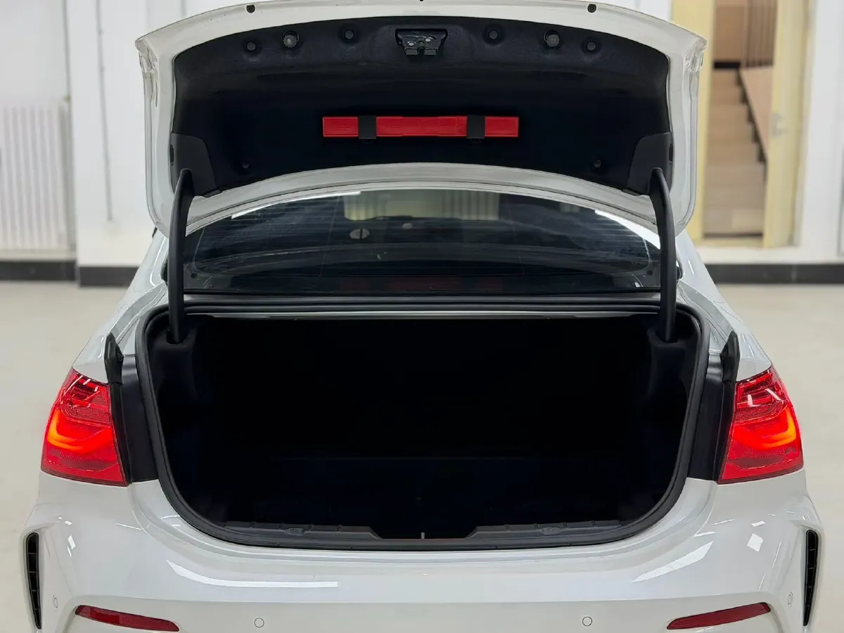 2021 BMW 1 Series 1.5T 140HP L3 7DCT,autocango,china used car exporter,china ev exporter,chinese used car exporter,chinese used ev exporter