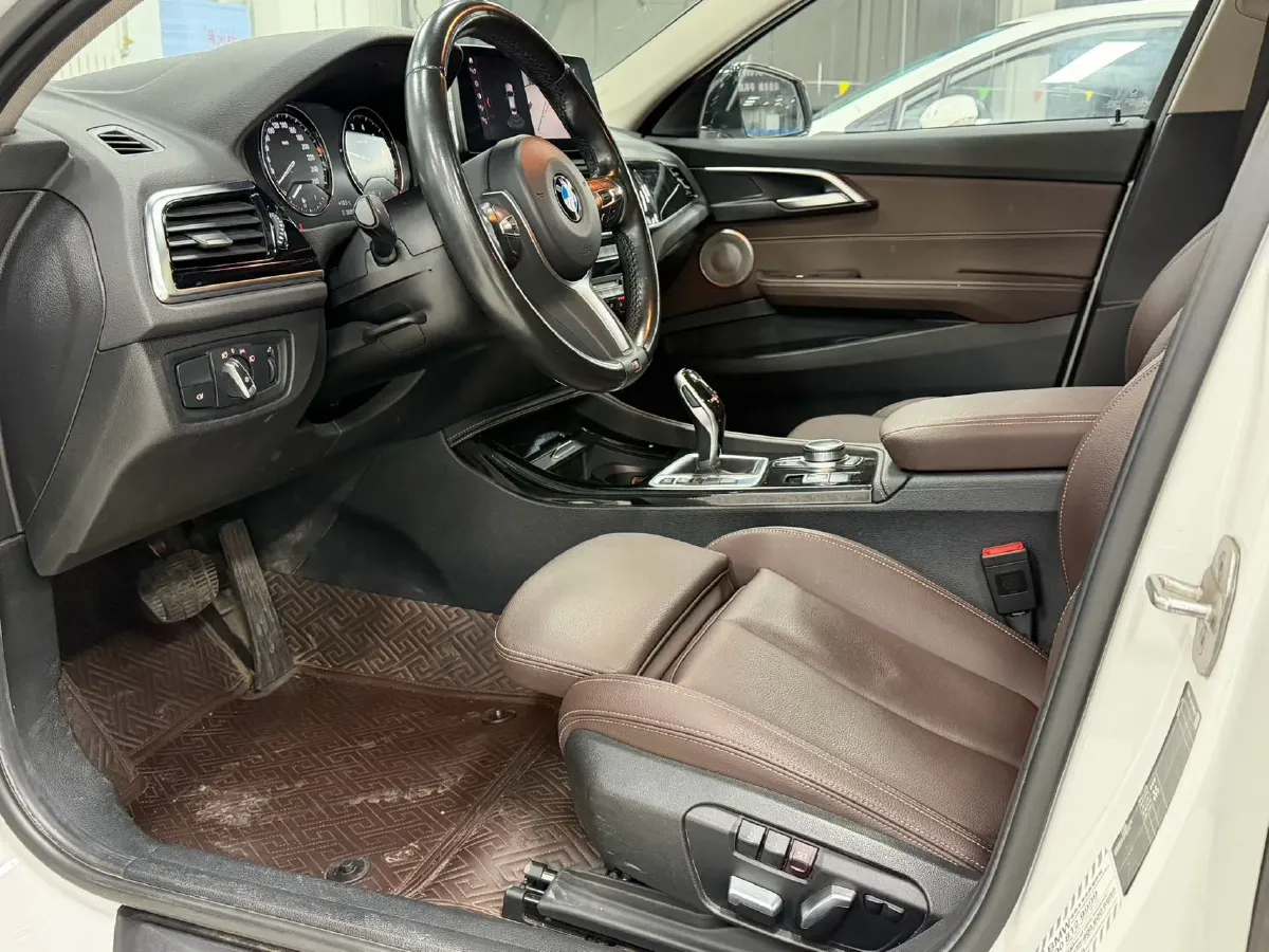 2021 BMW 1 Series 1.5T 140HP L3 7DCT,autocango,china used car exporter,china ev exporter,chinese used car exporter,chinese used ev exporter