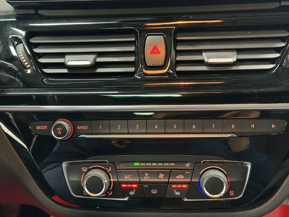 2021 BMW 1 Series 1.5T 140HP L3 7DCT,autocango,china used car exporter,china ev exporter,chinese used car exporter,chinese used ev exporter