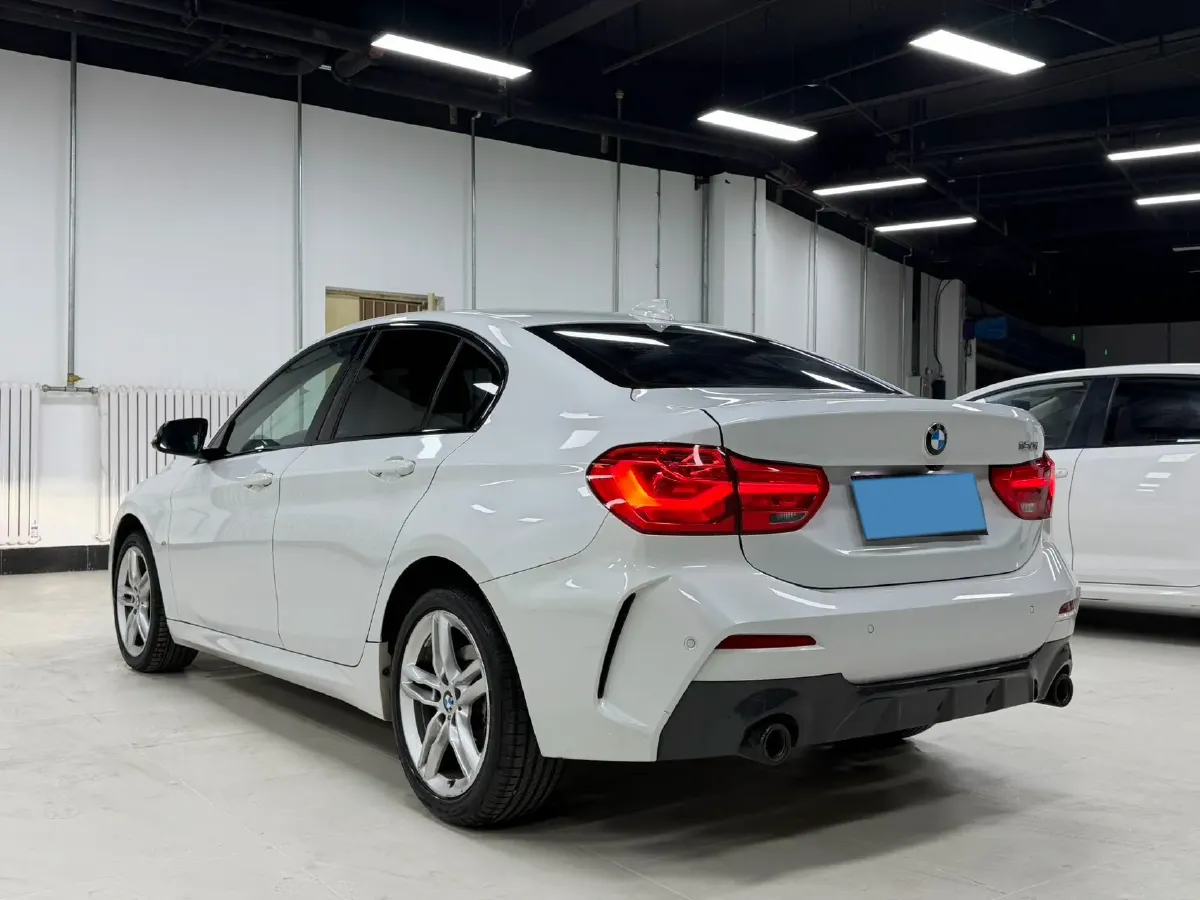 2021 BMW 1 Series 1.5T 140HP L3 7DCT,autocango,china used car exporter,china ev exporter,chinese used car exporter,chinese used ev exporter