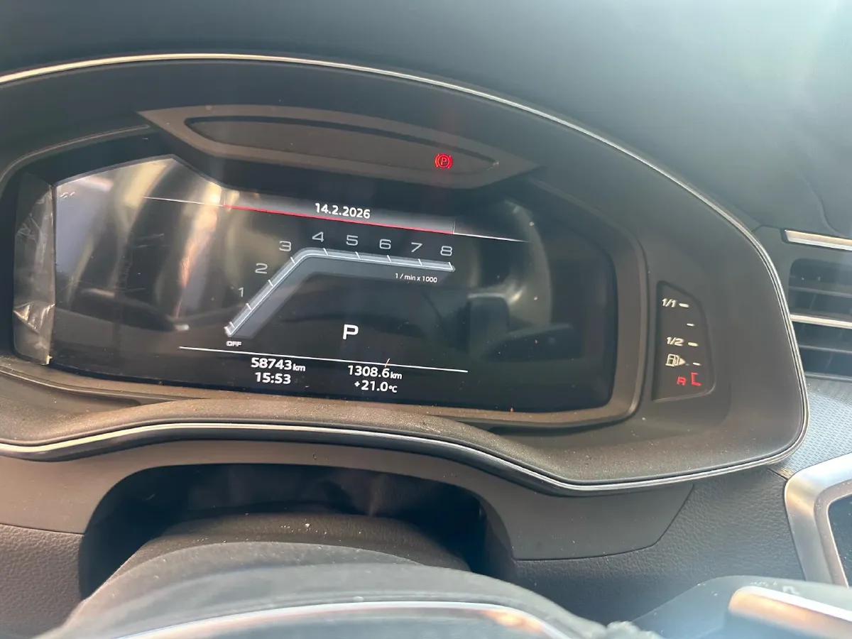 2022 Audi A7L 2.0T 245HP L4 7DCT,autocango,china used car exporter,china ev exporter,chinese used car exporter,chinese used ev exporter