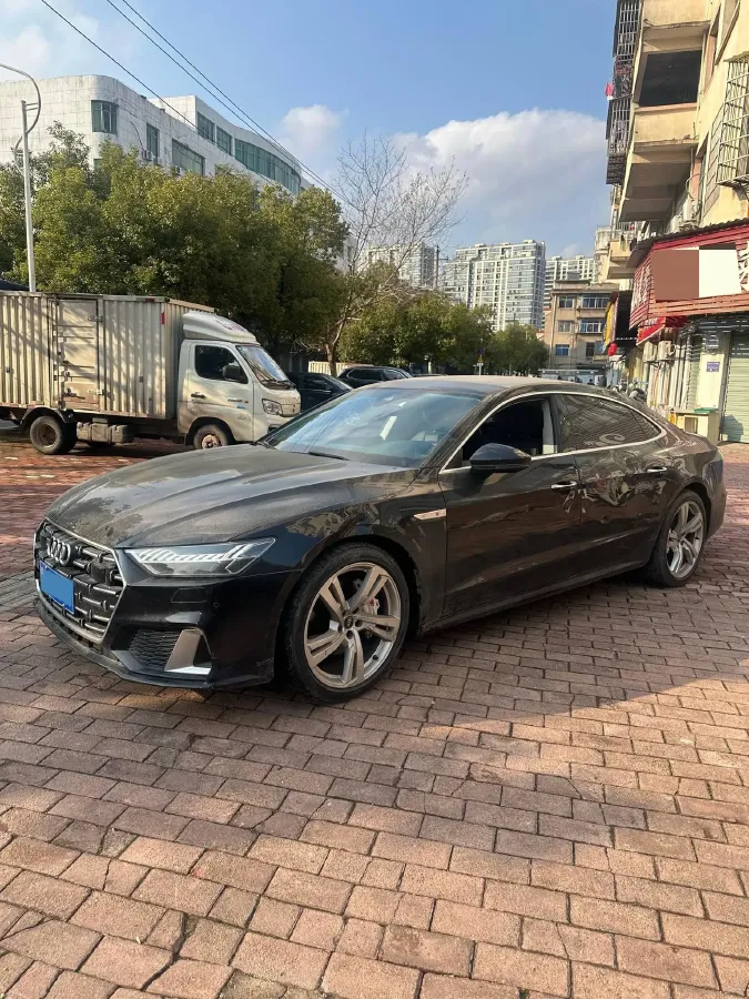 2022 Audi A7L 2.0T 245HP L4 7DCT,autocango,china used car exporter,china ev exporter,chinese used car exporter,chinese used ev exporter