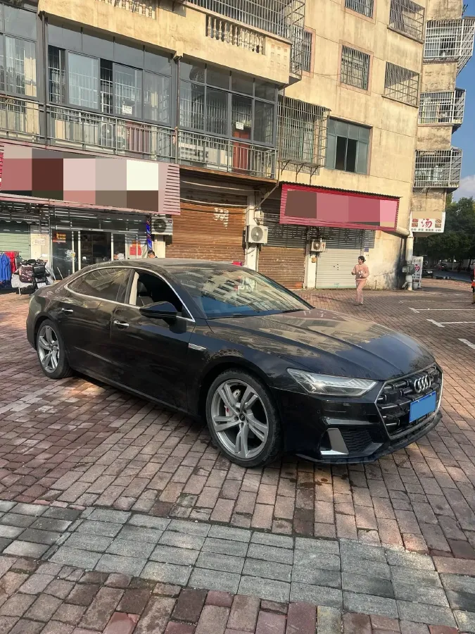 2022 Audi A7L 2.0T 245HP L4 7DCT,autocango,china used car exporter,china ev exporter,chinese used car exporter,chinese used ev exporter