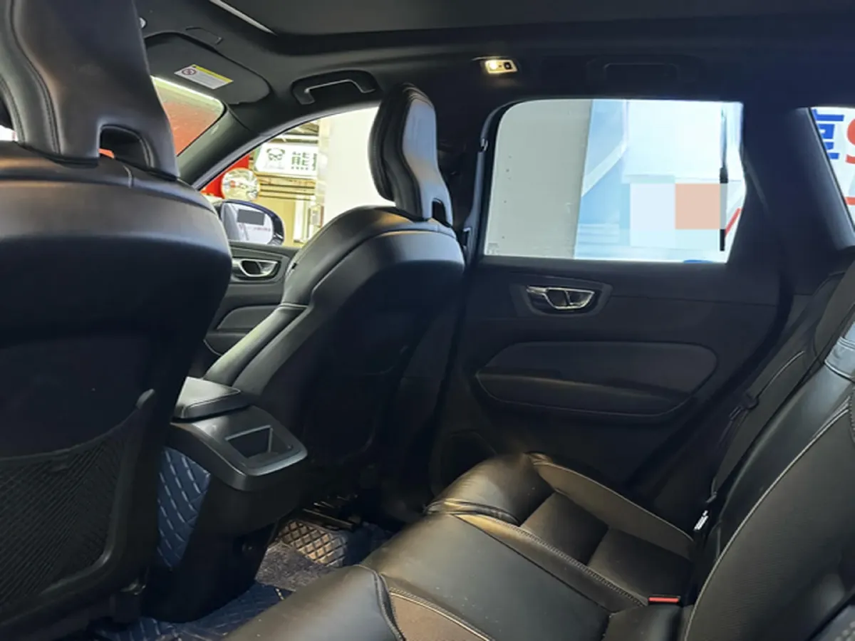 2021 Volvo XC60 2.0T 250HP L4 8AT,autocango,china used car exporter,china ev exporter,chinese used car exporter,chinese used ev exporter