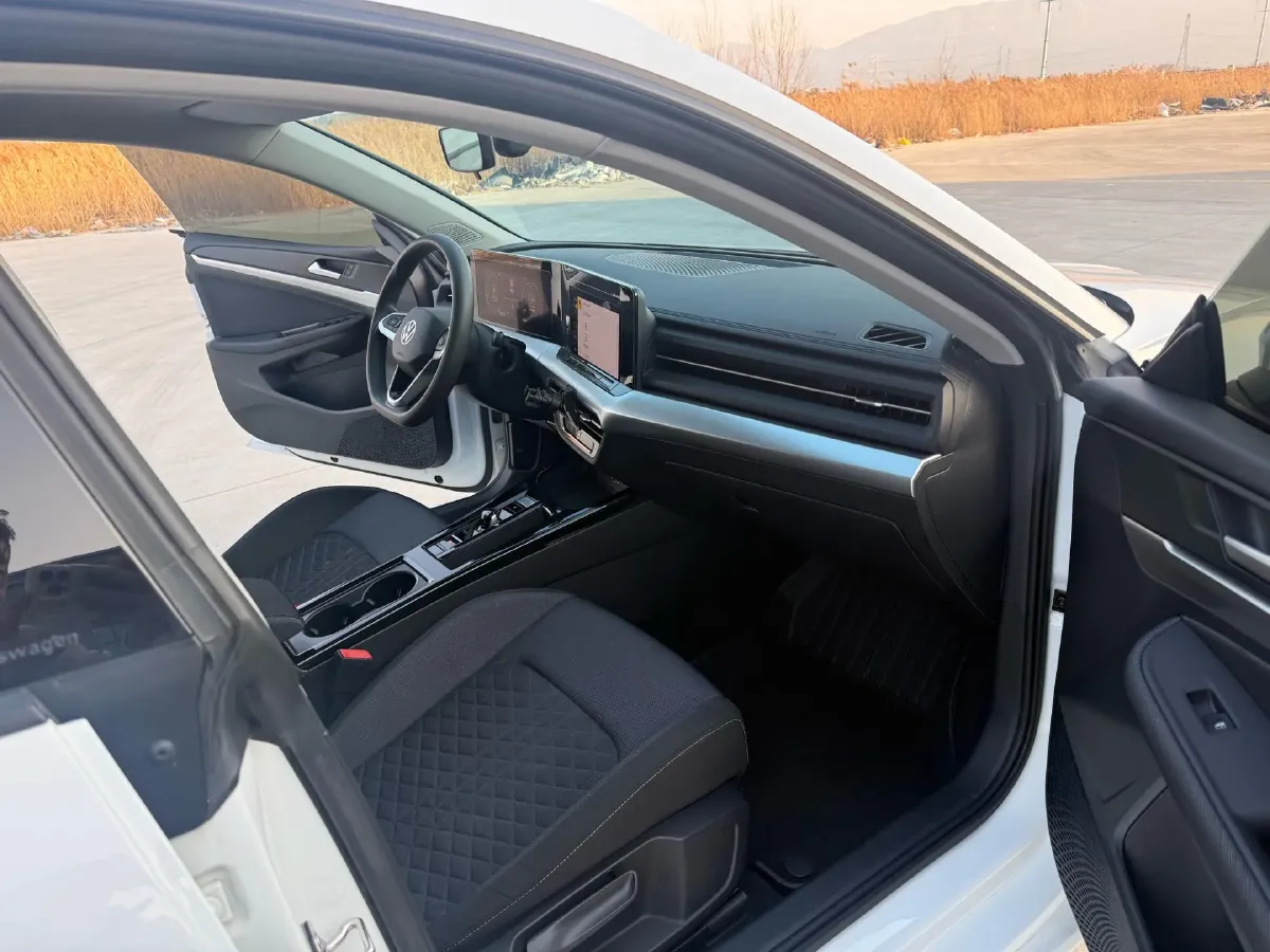 2024 Volkswagen Lamando 1.2T 116HP L4 7DCT,autocango,china used car exporter,china ev exporter,chinese used car exporter,chinese used ev exporter