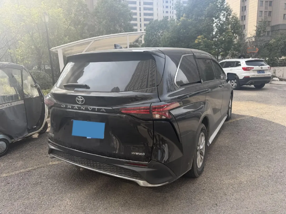 2024 Toyota Granvia 2.5L 189HP L4 E-CVT Hybrid,autocango,china used car exporter,china ev exporter,chinese used car exporter,chinese used ev exporter
