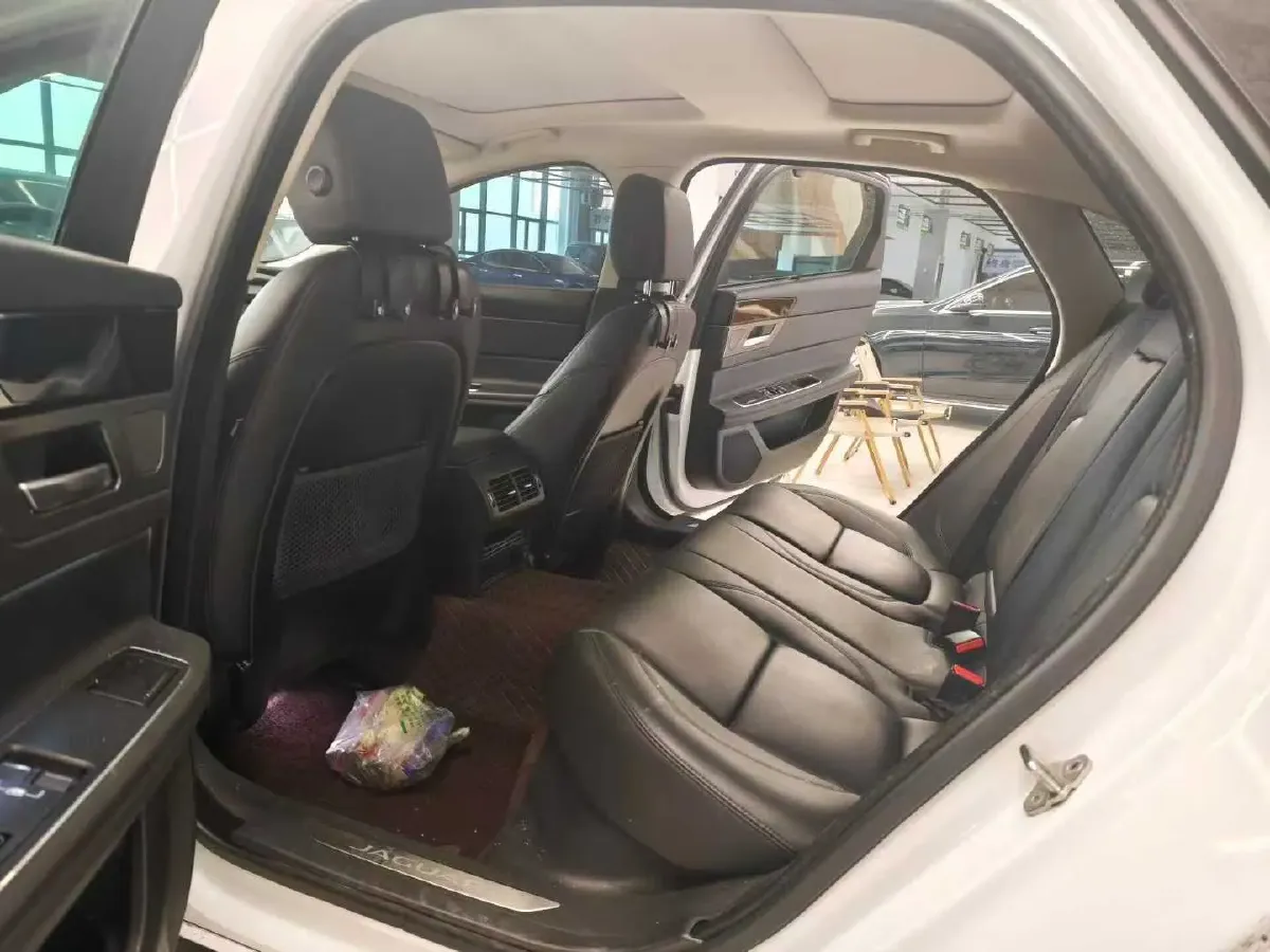 2020 Jaguar XFL 2.0T 200HP L4 8AT,autocango,china used car exporter,china ev exporter,chinese used car exporter,chinese used ev exporter