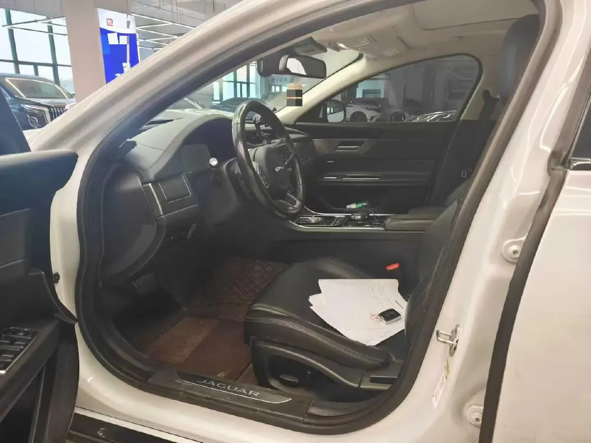 2020 Jaguar XFL 2.0T 200HP L4 8AT,autocango,china used car exporter,china ev exporter,chinese used car exporter,chinese used ev exporter
