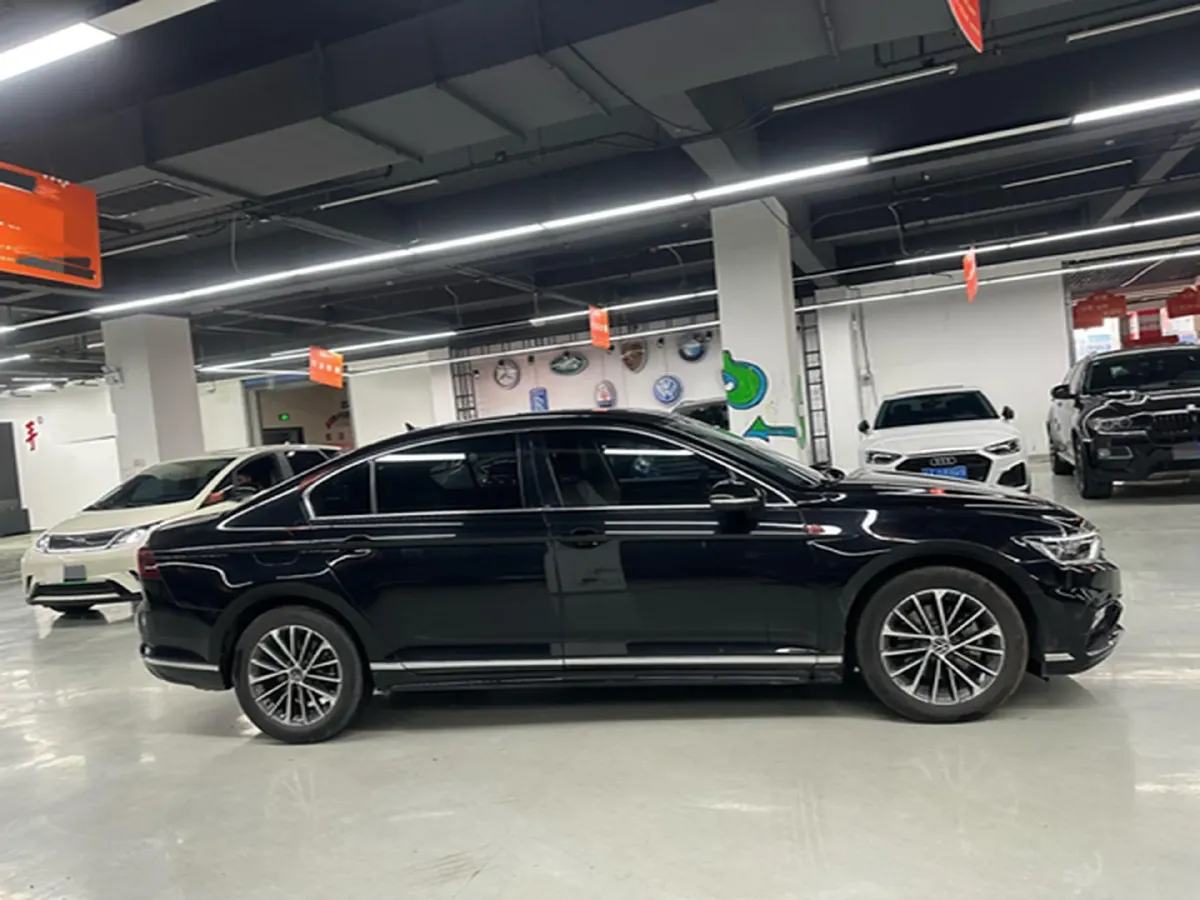 2023 Volkswagen Magotan 2.0T 186HP L4 7DCT,autocango,china used car exporter,china ev exporter,chinese used car exporter,chinese used ev exporter