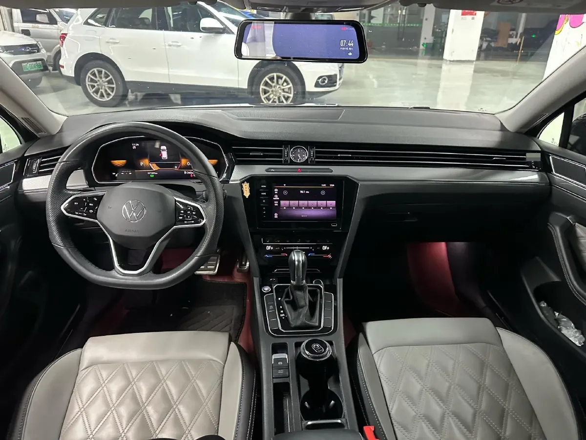 2023 Volkswagen Magotan 2.0T 186HP L4 7DCT,autocango,china used car exporter,china ev exporter,chinese used car exporter,chinese used ev exporter