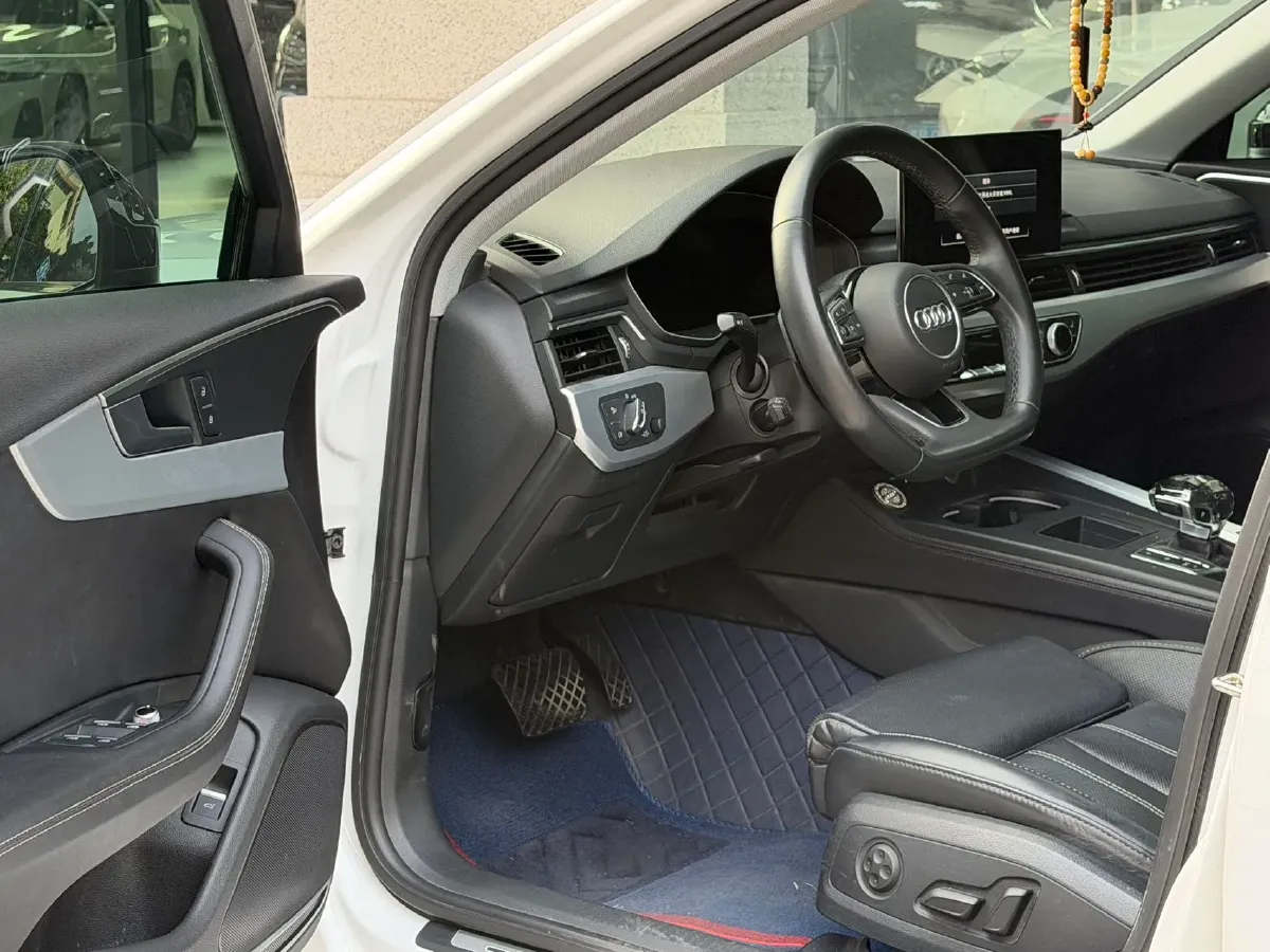 2022 Audi A4L 2.0T 190HP L4 7DCT,autocango,china used car exporter,china ev exporter,chinese used car exporter,chinese used ev exporter