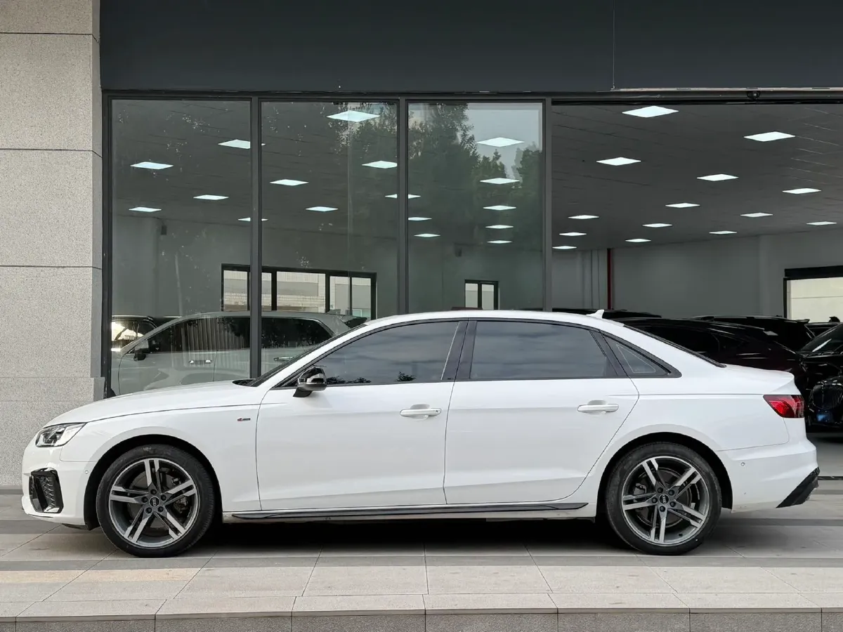 2022 Audi A4L 2.0T 190HP L4 7DCT,autocango,china used car exporter,china ev exporter,chinese used car exporter,chinese used ev exporter