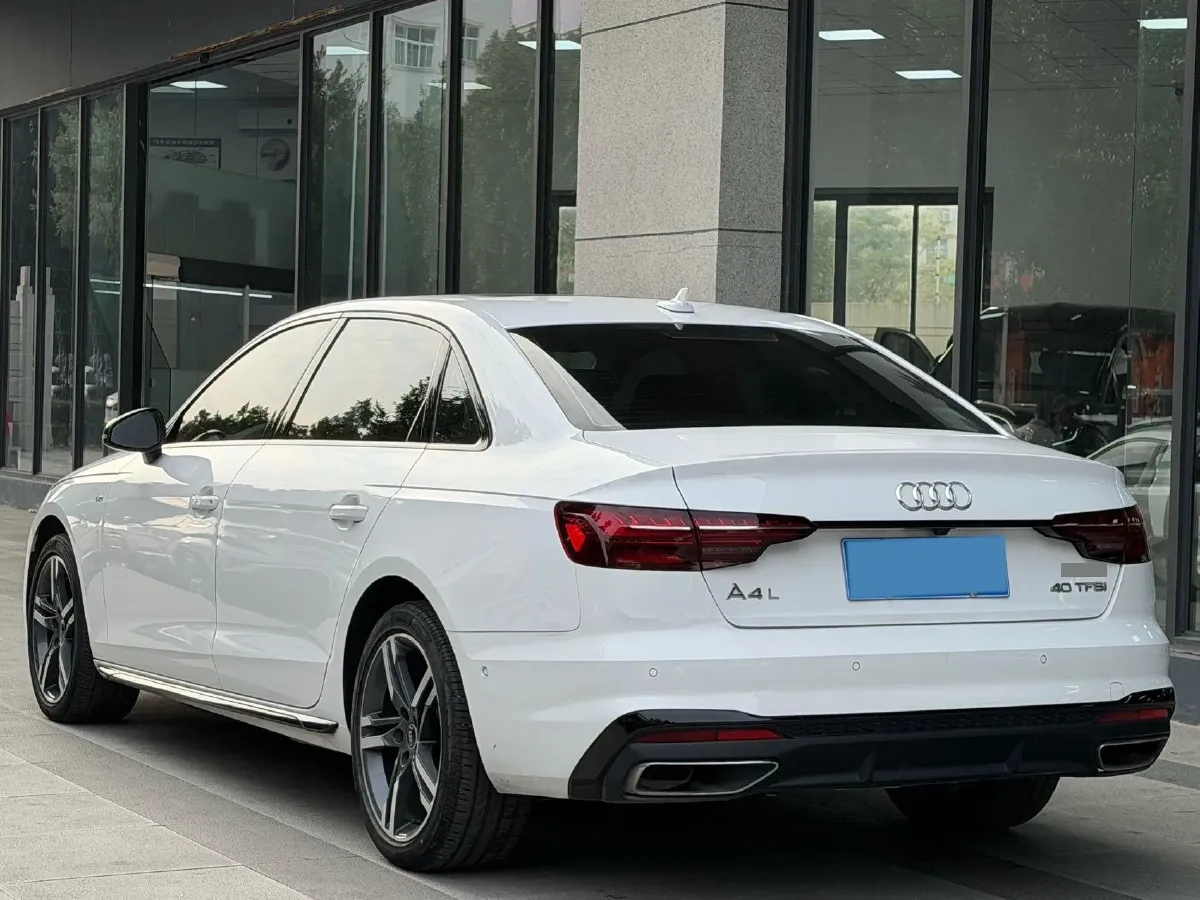 2022 Audi A4L 2.0T 190HP L4 7DCT,autocango,china used car exporter,china ev exporter,chinese used car exporter,chinese used ev exporter