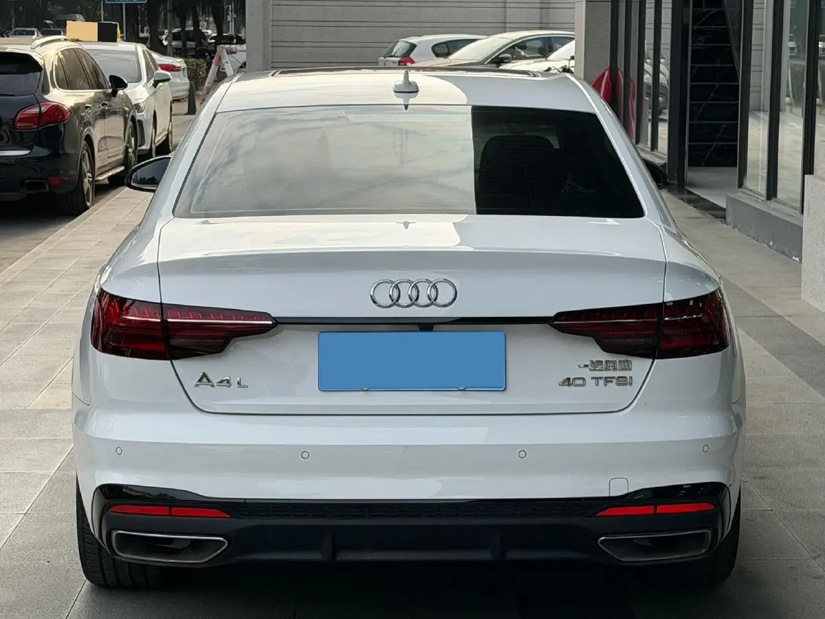 2022 Audi A4L 2.0T 190HP L4 7DCT,autocango,china used car exporter,china ev exporter,chinese used car exporter,chinese used ev exporter