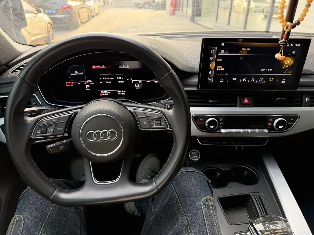 2022 Audi A4L 2.0T 190HP L4 7DCT,autocango,china used car exporter,china ev exporter,chinese used car exporter,chinese used ev exporter