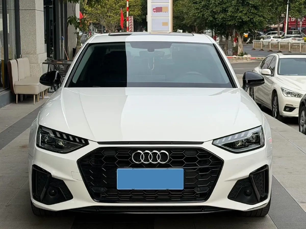 2022 Audi A4L 2.0T 190HP L4 7DCT,autocango,china used car exporter,china ev exporter,chinese used car exporter,chinese used ev exporter