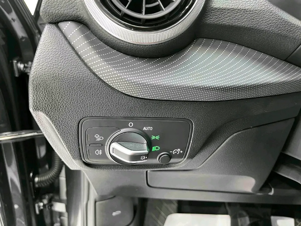 2022 Audi Q2L 1.4T 150HP L4 7DCT,autocango,china used car exporter,china ev exporter,chinese used car exporter,chinese used ev exporter