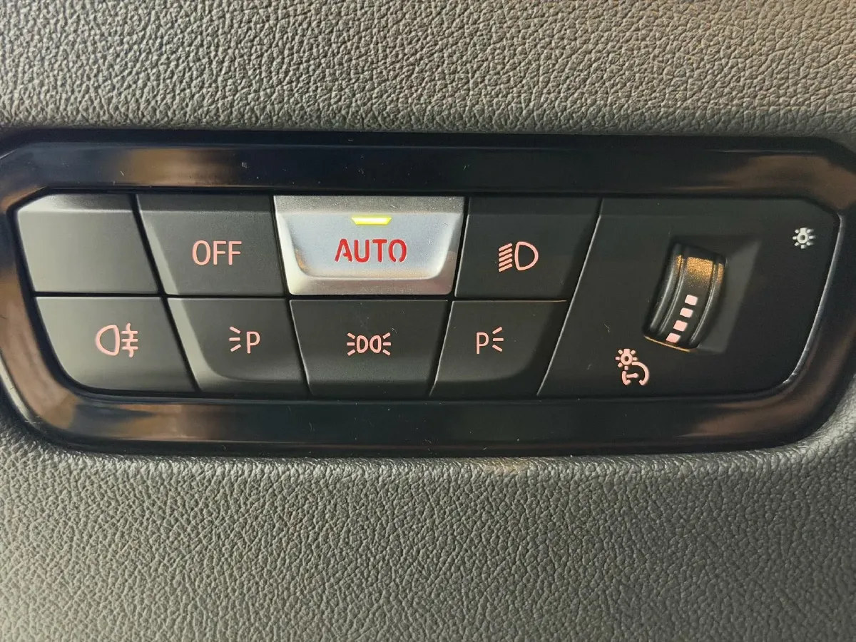 2023 BMW 3 Series 2.0T 156HP L4 8AT,autocango,china used car exporter,china ev exporter,chinese used car exporter,chinese used ev exporter