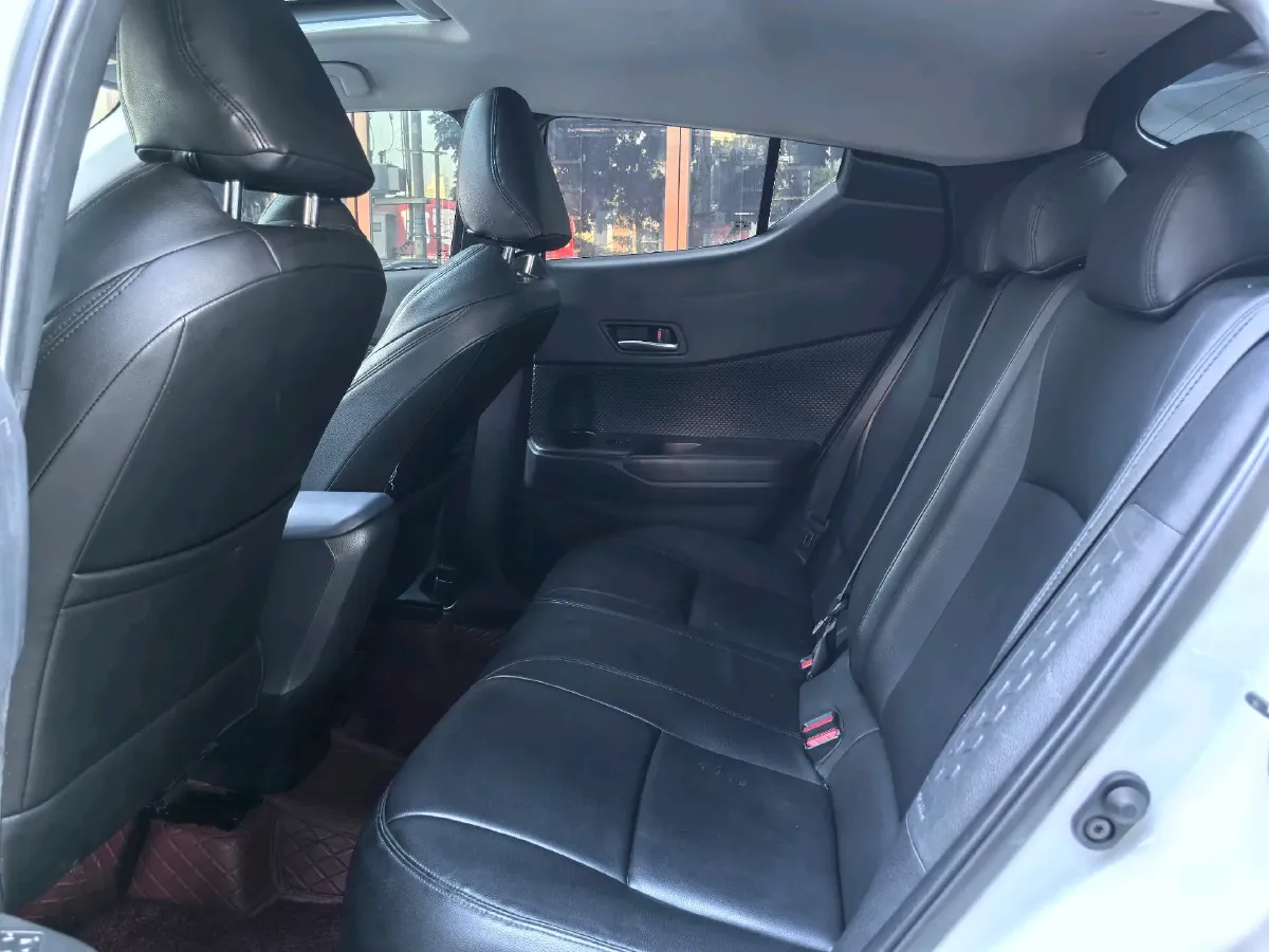 2022 Toyota C-HR 2.0L 171HP L4 CVT,autocango,china used car exporter,china ev exporter,chinese used car exporter,chinese used ev exporter