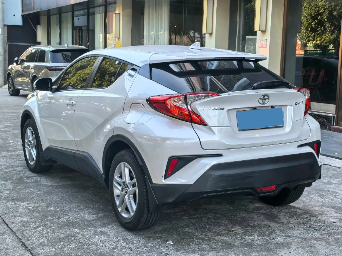 2022 Toyota C-HR 2.0L 171HP L4 CVT,autocango,china used car exporter,china ev exporter,chinese used car exporter,chinese used ev exporter