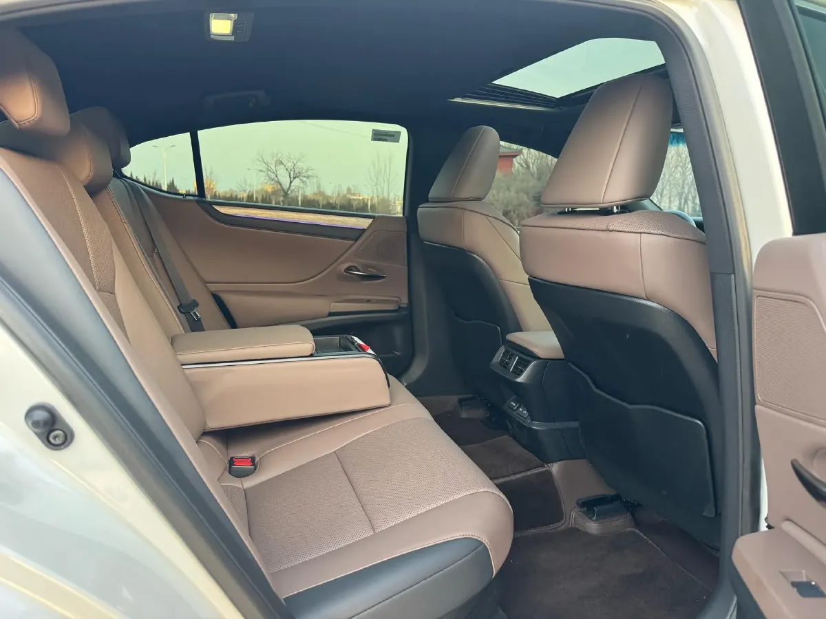 2025 Lexus ES 2.5L 178HP L4 E-CVT Hybrid,autocango,china used car exporter,china ev exporter,chinese used car exporter,chinese used ev exporter