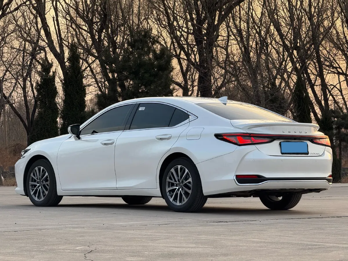 2025 Lexus ES 2.5L 178HP L4 E-CVT Hybrid,autocango,china used car exporter,china ev exporter,chinese used car exporter,chinese used ev exporter