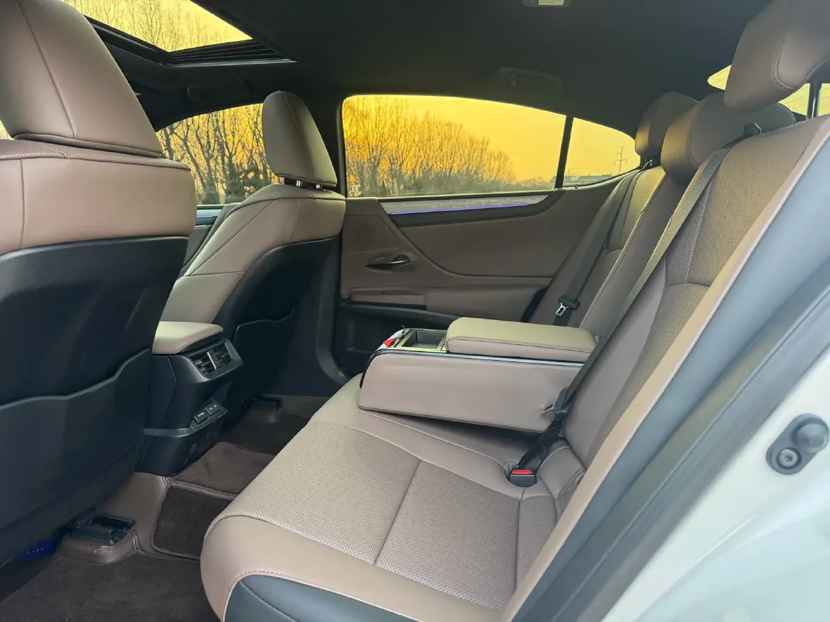 2025 Lexus ES 2.5L 178HP L4 E-CVT Hybrid,autocango,china used car exporter,china ev exporter,chinese used car exporter,chinese used ev exporter