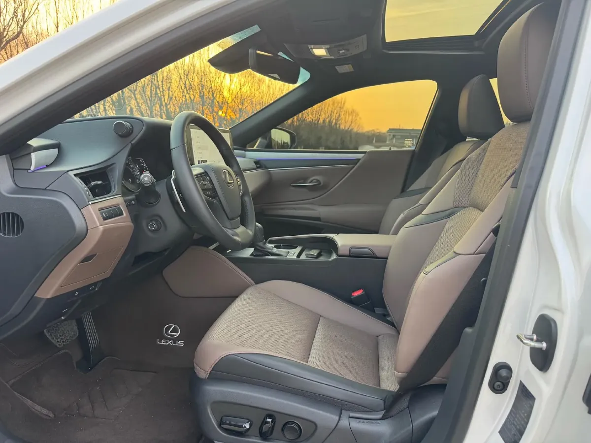 2025 Lexus ES 2.5L 178HP L4 E-CVT Hybrid,autocango,china used car exporter,china ev exporter,chinese used car exporter,chinese used ev exporter