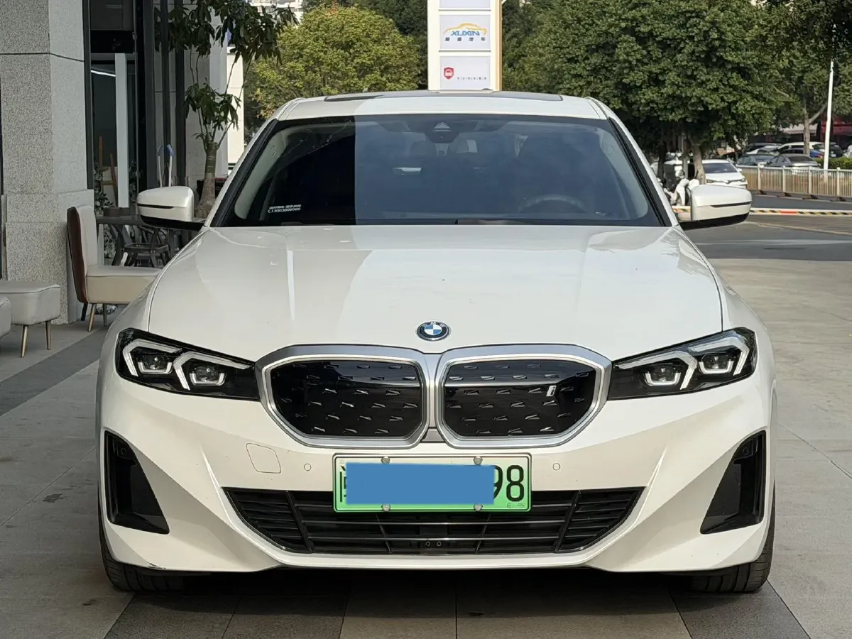 2024 BMW i3 BEV 70KWH,autocango,china used car exporter,china ev exporter,chinese used car exporter,chinese used ev exporter