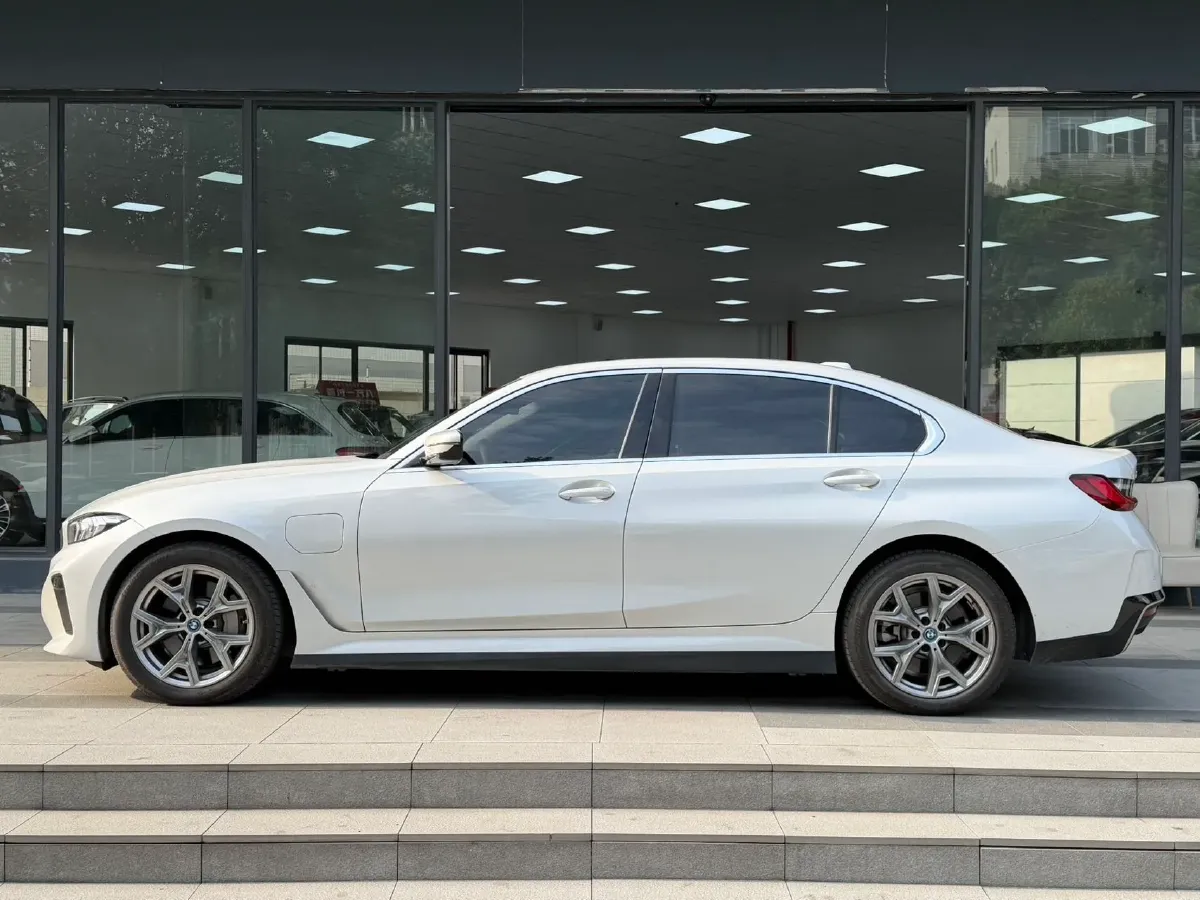 2024 BMW i3 BEV 70KWH,autocango,china used car exporter,china ev exporter,chinese used car exporter,chinese used ev exporter