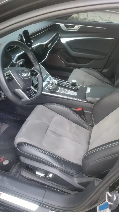 2023 Audi A6L 2.0T 245HP L4 7DCT,autocango,china used car exporter,china ev exporter,chinese used car exporter,chinese used ev exporter