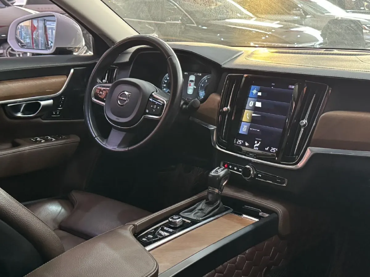 2020 Volvo S90 2.0T 254HP L4 8AT,autocango,china used car exporter,china ev exporter,chinese used car exporter,chinese used ev exporter