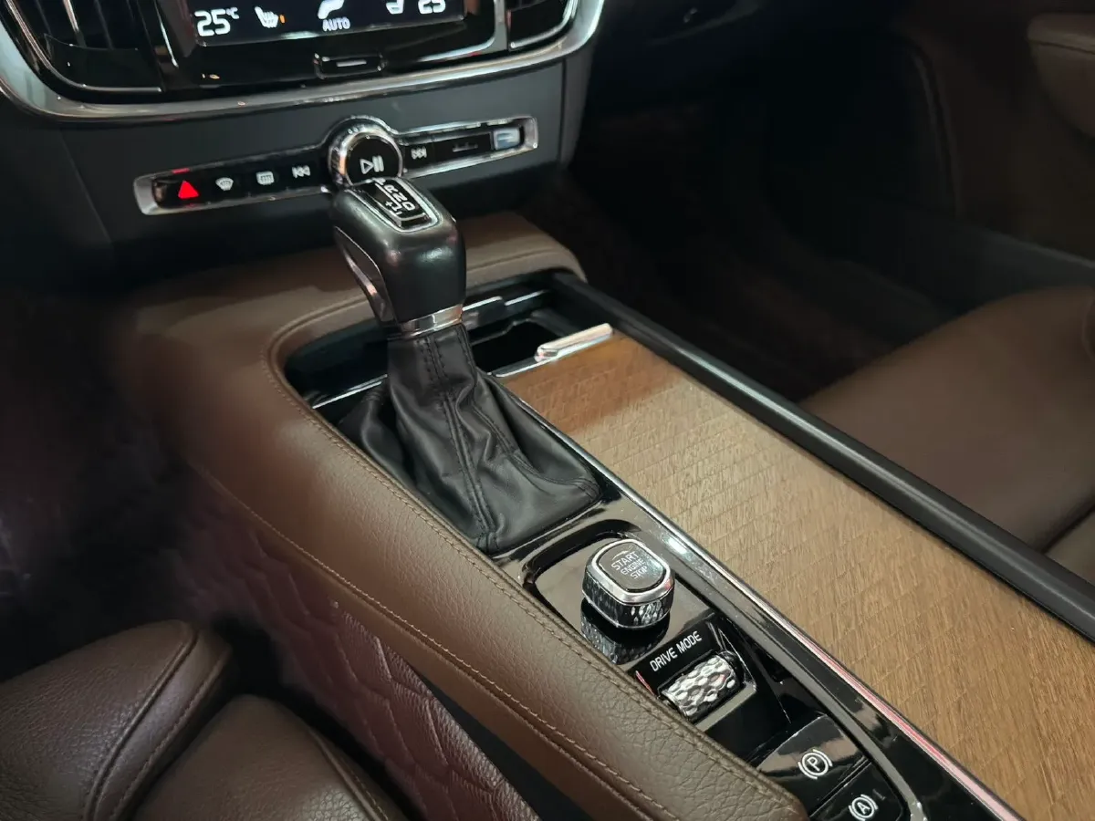 2020 Volvo S90 2.0T 254HP L4 8AT,autocango,china used car exporter,china ev exporter,chinese used car exporter,chinese used ev exporter