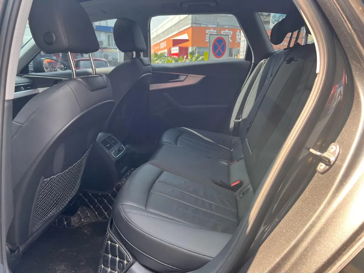 2022 Audi A4 2.0T 204HP L4 7DCT,autocango,china used car exporter,china ev exporter,chinese used car exporter,chinese used ev exporter